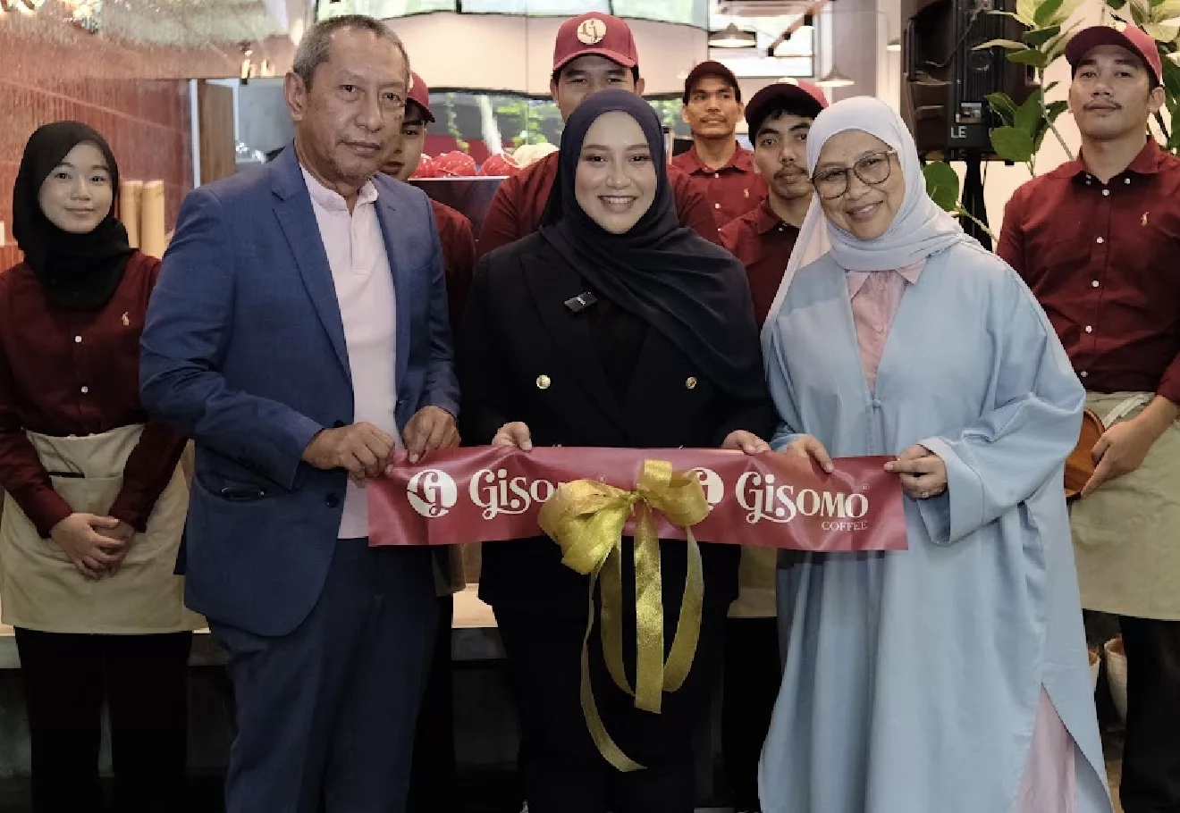 “Mak Asal Kelantan, Ayah Orang Terengganu,” – Anak Penulis Lirik Lan Laga, Syailah Buka Kafe Sendiri, Dedikasi Pada Arwah Nenek