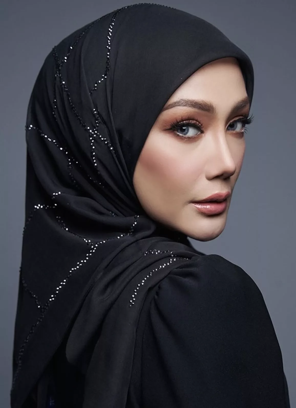 “Bukan Terdesak, Cuma Mahu Berteman,” - Erra Fazira Kini 51 Tahun, Sudah Sampai Masa Tutup Episod Solo 4 “Bukan Terdesak, Cuma Mahu Berteman,” – Erra Fazira Kini 51 Tahun, Sudah Sampai Masa Tutup Episod Solo