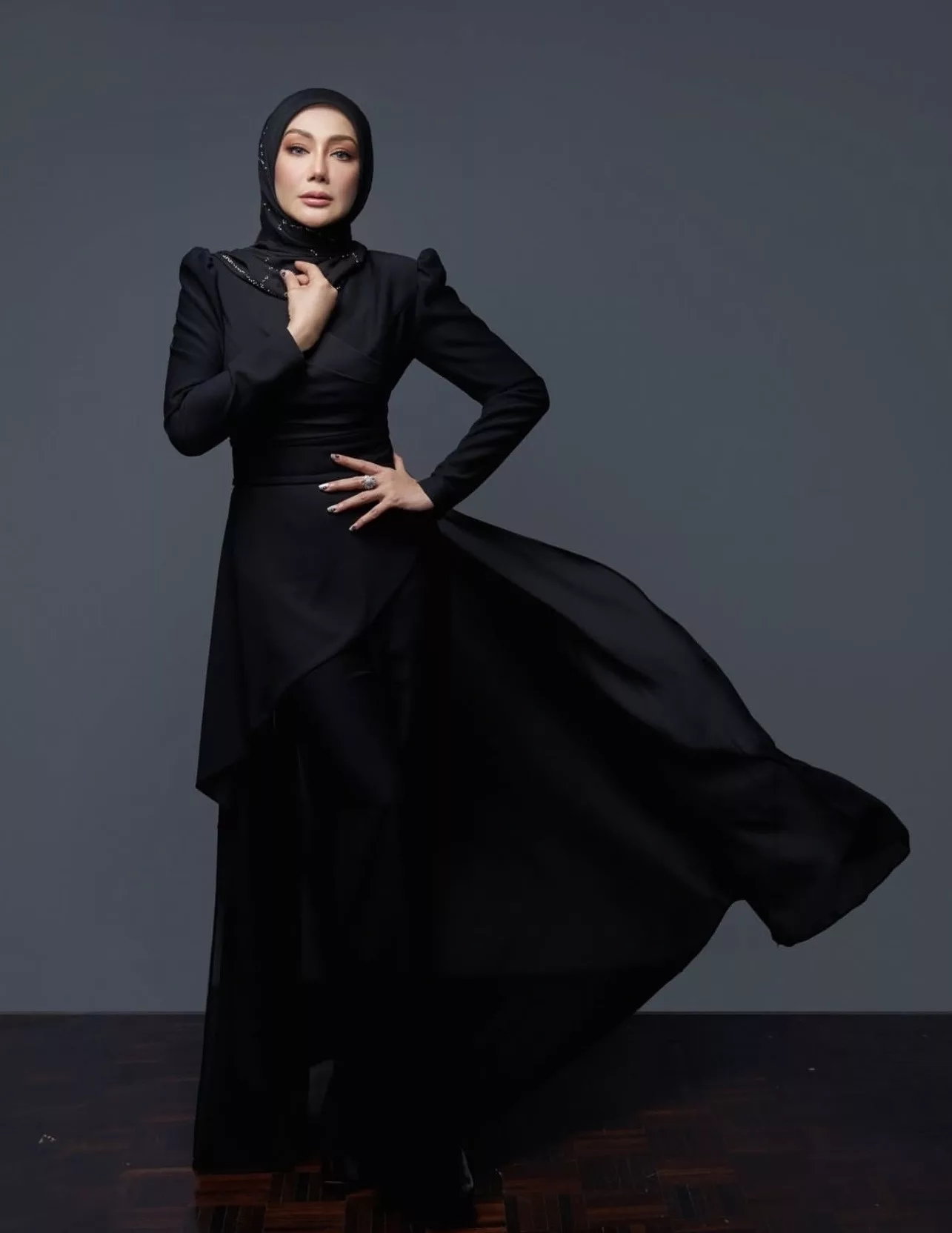 “Bukan Terdesak, Cuma Mahu Berteman,” - Erra Fazira Kini 51 Tahun, Sudah Sampai Masa Tutup Episod Solo 5 “Bukan Terdesak, Cuma Mahu Berteman,” – Erra Fazira Kini 51 Tahun, Sudah Sampai Masa Tutup Episod Solo