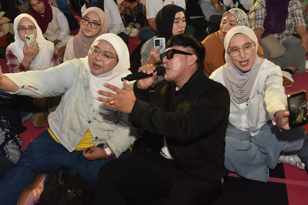 Beribu Serbu Hello Putrajaya! Bintang GV12, Big Stage & Kilauan Emas ‘Turun Padang’ Beri Show Luar Biasa