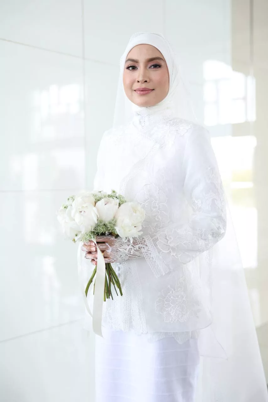 Nombor Plat Kereta ‘SIS5795’ Antara Hantaran Kahwin, Sissy Imann Sah Bergelar Isteri Dr. Zamir Hilman 12 Nombor Plat Kereta ‘SIS5795’ Antara Hantaran Kahwin, Sissy Imann Sah Bergelar Isteri Dr. Zamir Hilman