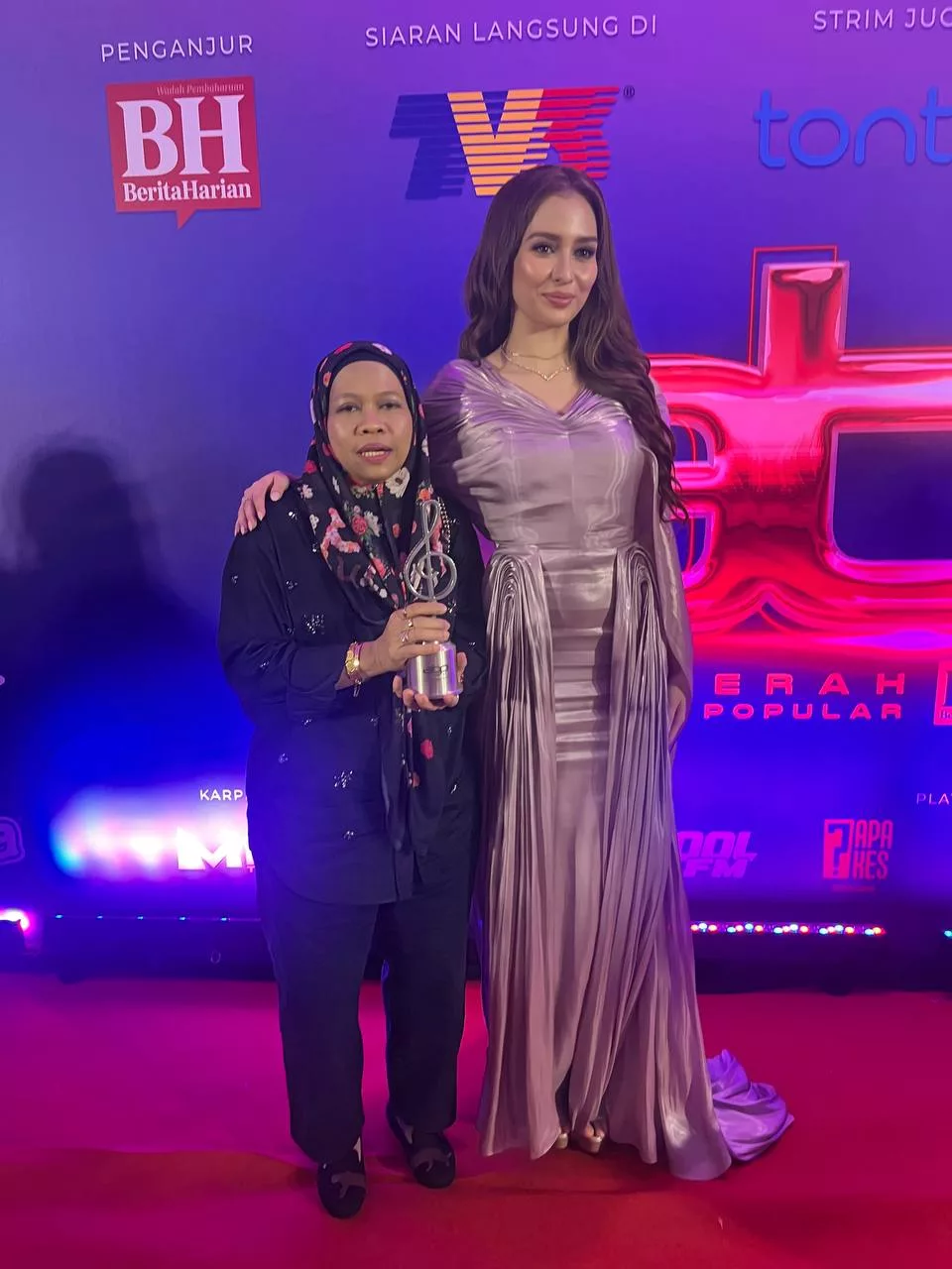 “Syurga Saya Tetap Di Bawah Tapak Kaki Dia,” - Anna Jobling Lega Hubungan Dengan Ibu Kembali Pulih, Enggan Sengketa Berpanjangan 6 “Syurga Saya Tetap Di Bawah Tapak Kaki Dia,” - Anna Jobling Lega Hubungan Dengan Ibu Kembali Pulih, Enggan Sengketa Berpanjangan