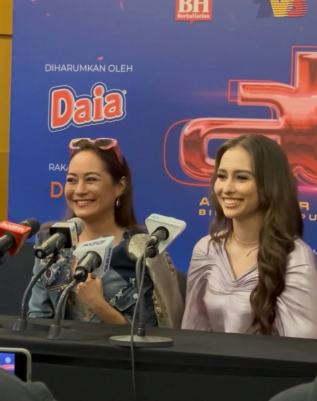 “Dulu Warna Natural Tapi Agak Berat & Susah Dipakai,”- Kostum Duyung Dikritik, Maya Karin Tegaskan Produksi Kini Utamakan Keselesaan 6 “Dulu Warna Natural Tapi Agak Berat & Susah Dipakai,”- Kostum Duyung Dikritik, Maya Karin Tegaskan Produksi Kini Utamakan Keselesaan