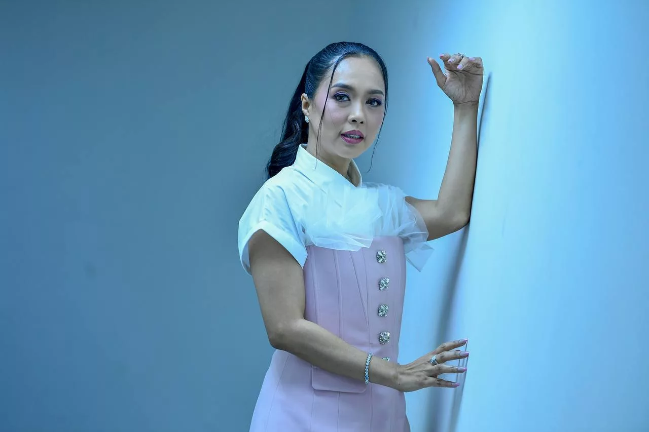 Syafinaz Tegas Jawab Isu Komen Terhadap Nubhan, Minta Netizen Jangan ‘Over Sensitive’ - “Emosi Dia Bercantum Dengan Lagu Itu.” 10 Syafinaz Tegas Jawab Isu Komen Terhadap Nubhan, Minta Netizen Jangan ‘Over Sensitive’ – “Emosi Dia Bercantum Dengan Lagu Itu.”