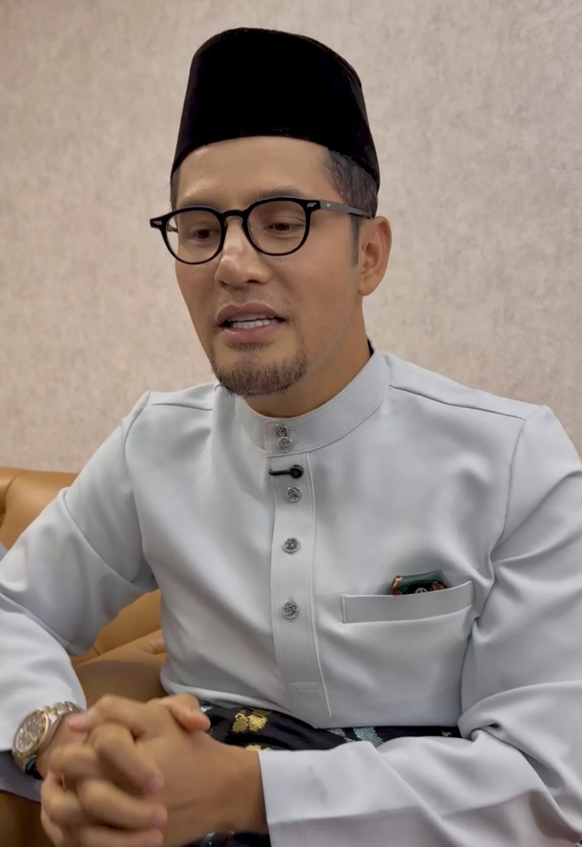 Dulu Pernah Terima Bantuan Kelengkapan Sekolah & Makanan, Sekarang Aliff Syukri Bayar RM2 Juta Zakat Perniagaan 8 Dulu Pernah Terima Bantuan Kelengkapan Sekolah & Makanan, Sekarang Aliff Syukri Bayar RM2 Juta Zakat Perniagaan