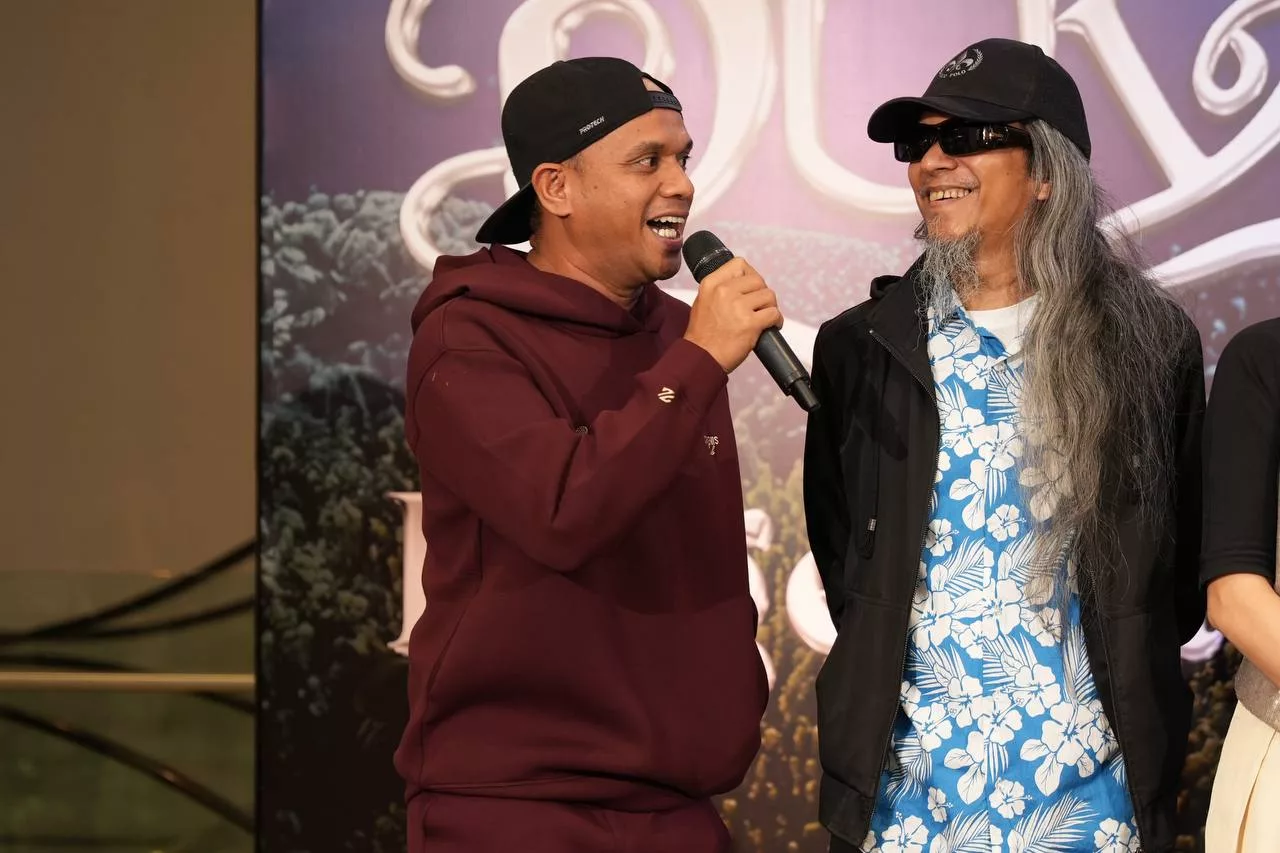 “Mungkin Dia Nampak Saya, Terus Nak Menghilang,” - Atu Terkilan Sharif Pulang Awal Ketika Malam Gala Filem Duyung, Sedia Turunkan Ego 9 “Mungkin Dia Nampak Saya, Terus Nak Menghilang,” – Atu Terkilan Sharif Pulang Awal Ketika Malam Gala Filem Duyung, Sedia Turunkan Ego