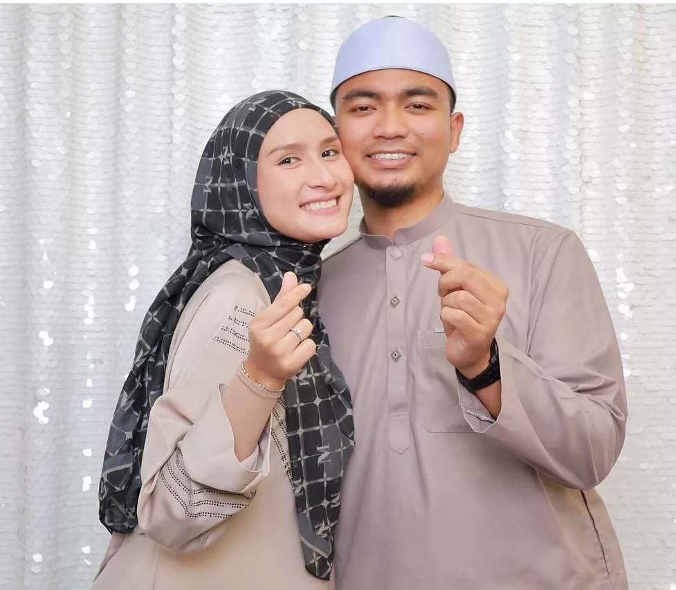 “Tanpa Sedar Kami Dilihat Kurang Beradab,” – Video ‘Gender Reveal’ Di Hadapan Kaabah Undang Kritikan, Neera Azizi Mohon Maaf