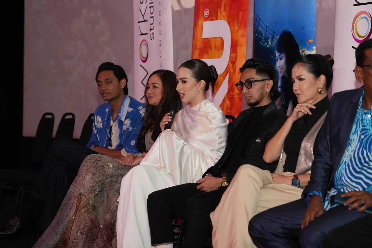 “Terkejut Bila Anak Jerung Lalu Depan Mata,” – Anna Jobling Dedah Cabaran Bawa Watak Duyung, Tahan Nafas Lama Dalam Aquarium