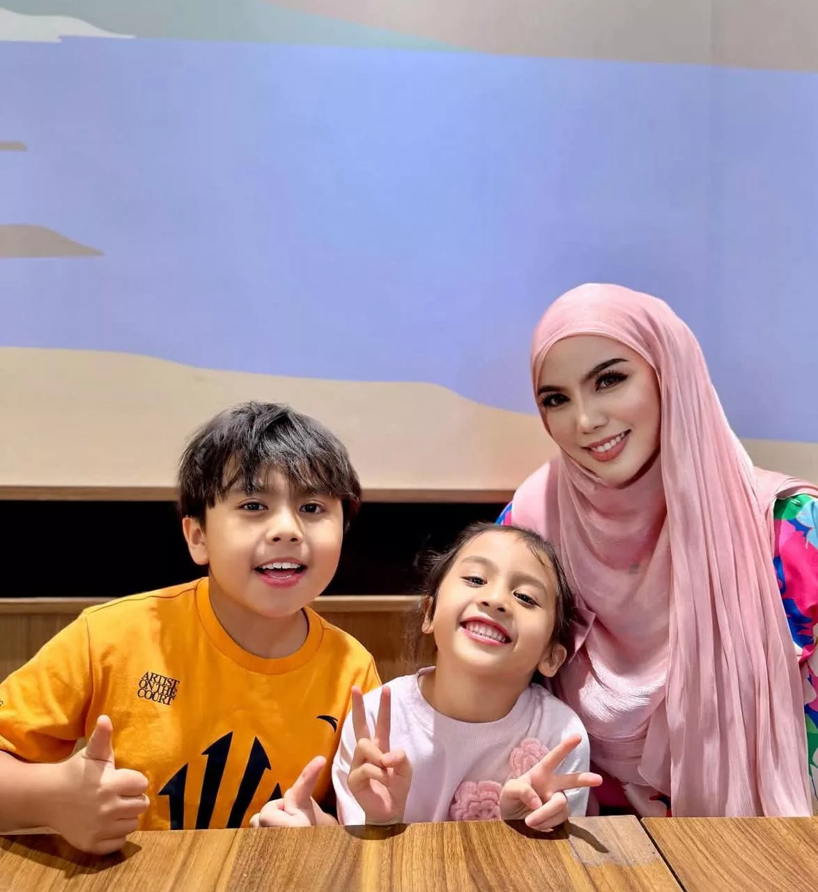 “Berpuluh Ribu Burn Begitu Saja,” – Bekas Suami Didakwa Tak Serahkan Anak-Anak, Cik Epal Terpaksa Batal Rancangan Bercuti Ke China