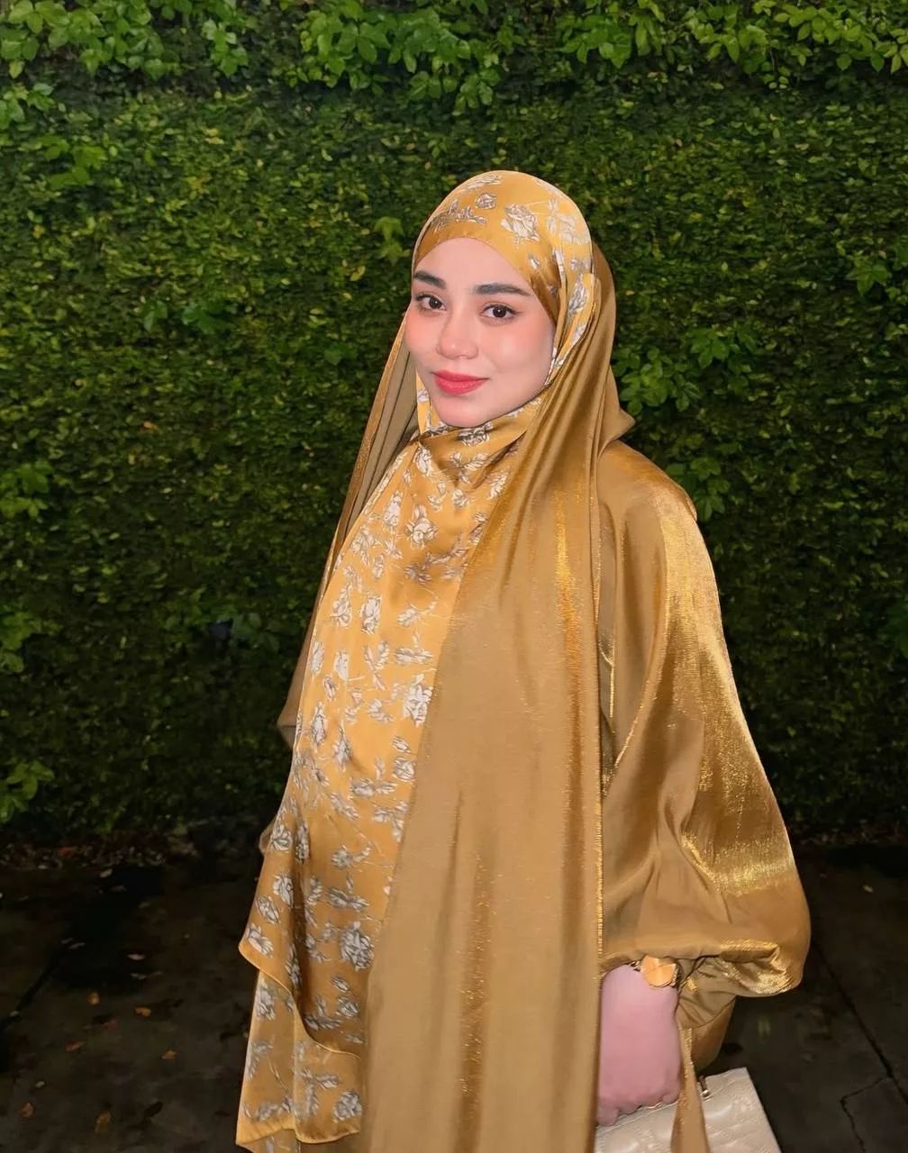 “Ternyata Bukan Dongeng, Benar Belaka,” – Uyaina Hamil Anak Ketiga, Mengidam Emas Sampai Ke Pilah! Sanggup ‘Travel’ Demi Barang Kemas