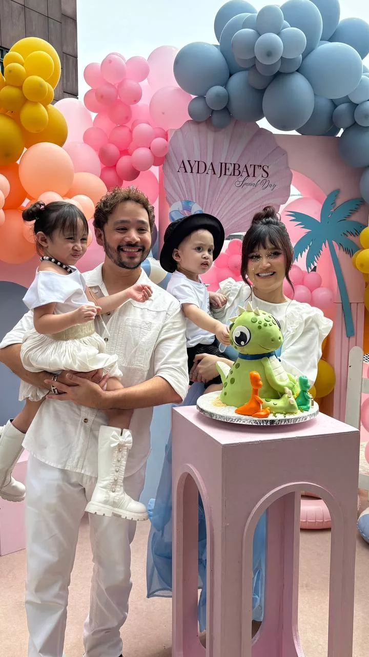“Kami Dah Beli Barang Warna Biru…,” – Ayda Jebat & Nabil Mahir Terkejut Bakal Timang Anak Perempuan, ‘Gender Reveal’ Disimpan Dalam Sampul!