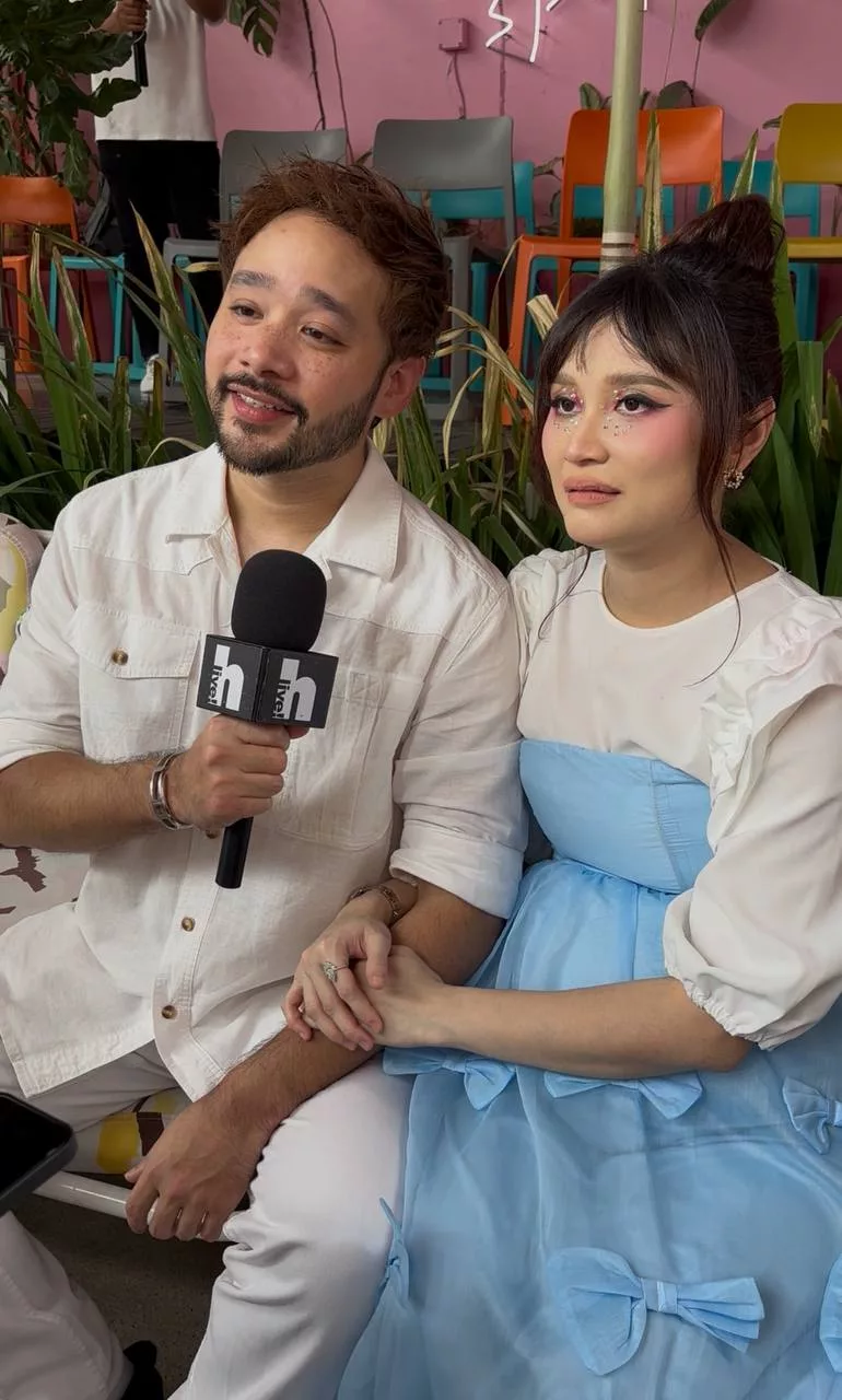 “Kami Dah Beli Barang Warna Biru…,” – Ayda Jebat & Nabil Mahir Terkejut Bakal Timang Anak Perempuan, ‘Gender Reveal’ Disimpan Dalam Sampul!