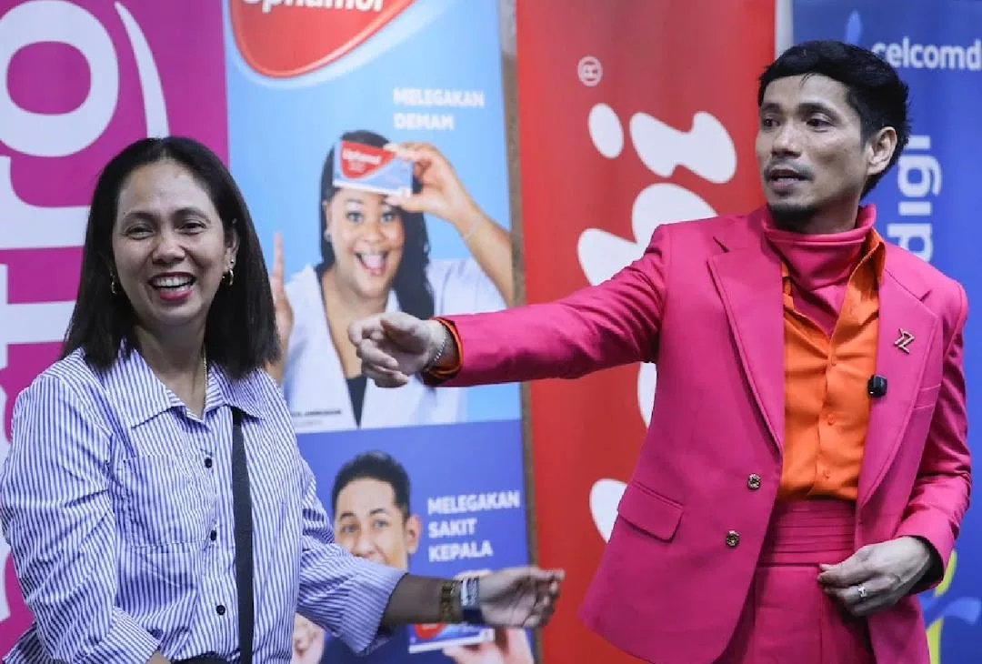 “Selepas Pandemik, Ekonomi Saya Tak Berapa Stabil,” – Mark Adam Terpaku Kejutan Dari Isteri, Minitiskan Air Mata Lihat Keluarga Dari Filipina Muncul Di GV12