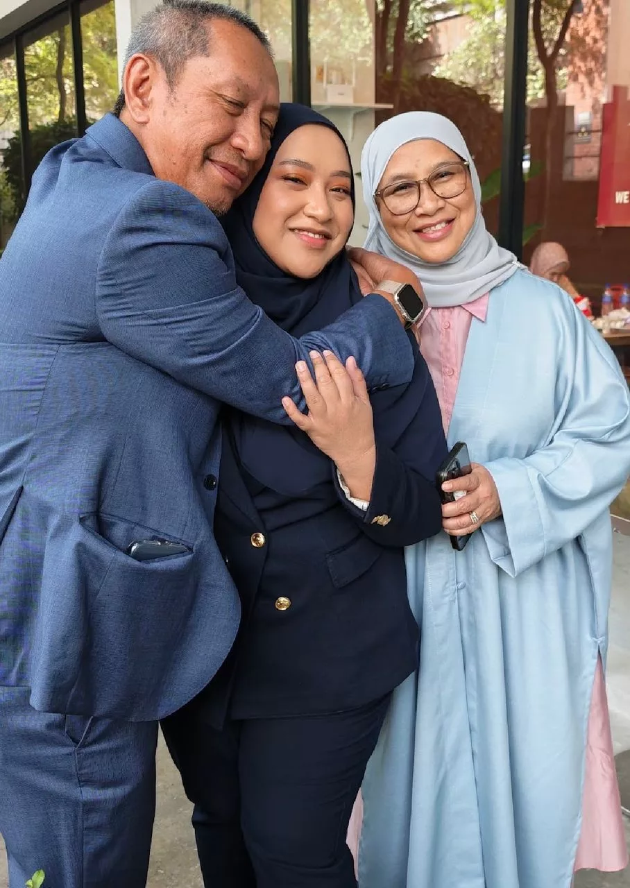 “Mak Asal Kelantan, Ayah Orang Terengganu,” – Anak Penulis Lirik Lan Laga, Syailah Buka Kafe Sendiri, Dedikasi Pada Arwah Nenek