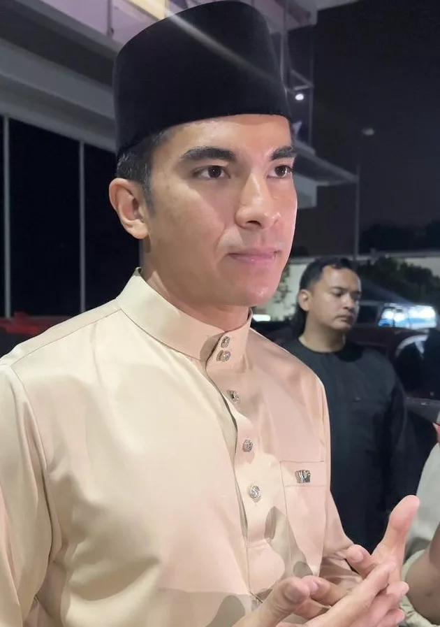 “Saya Rasa Bab Tunang Atau Kahwin, Insya-Allah Semuanya Akan Tiba,” – Syed Saddiq Jawab Dakwaan Edar Kad Kahwin Bersama Bella Astillah