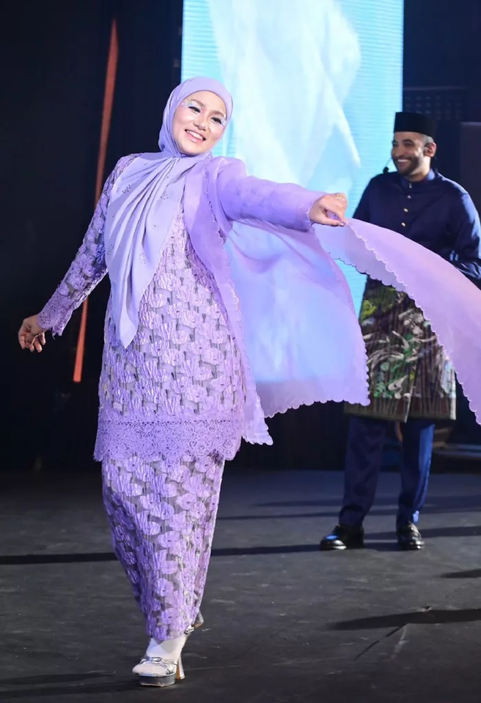 “Bukan Sekadar Pujian, Tapi Doa…,” – Perkongsian Ustazah Asma’ Jadi Dorongan Rohani Elly Mazlein, Ada Minta Buat Tutorial Gaya Tudung Labuh Tutup Dada