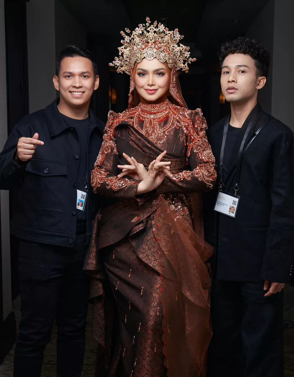 Tak Lena Tidur Siapkan Busana TokTi! Kisah Pereka Melaka Cipta Sejarah, Songket Hijau Jadi Saksi Penutup Konsert Legacy 30 Siti Nurhaliza