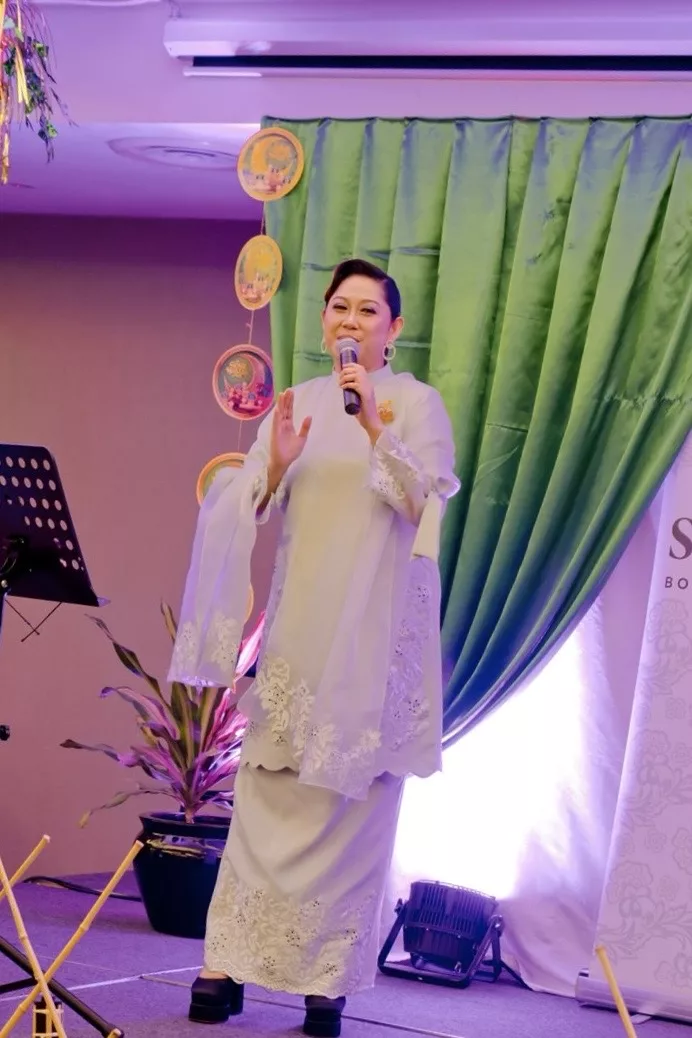 “Bila Atas Pentas, Ada Keserasian Itu,” – Ani Maiyuni Ulas Gandingan Dengan Kelly Azman, 15 Tahun Kekal Akrab