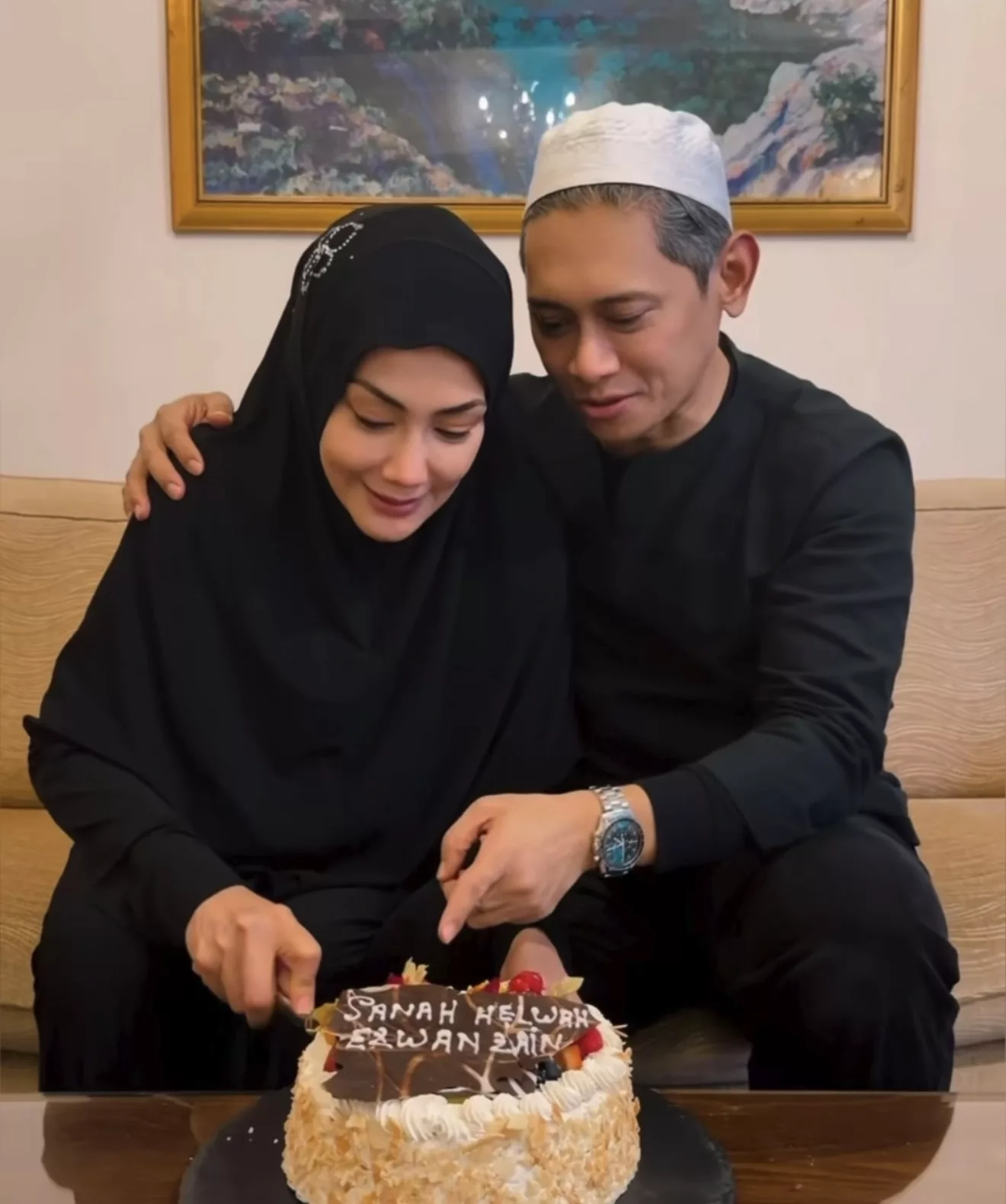 Sederhana Tapi Penuh Makna, Erra Fazira Sambut Hari Jadi Ezwan Zain Di Tanah Suci - “Selamat Ulang Tahun Suamiku.” 5 Sederhana Tapi Penuh Makna, Erra Fazira Sambut Hari Jadi Ezwan Zain Di Tanah Suci – “Selamat Ulang Tahun Suamiku.”