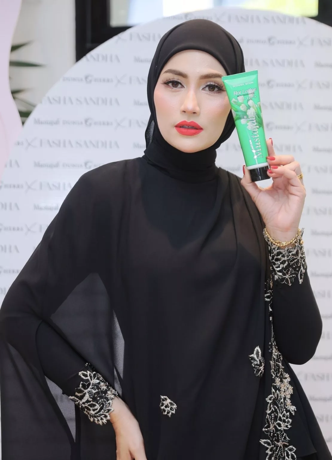 “Dulu Suami Menjauh Apabila Bau Minyak Wangi Yang Terlalu ‘Kuat’, Sekarang Makin Mendekat Sebab…,” – Fasha Sandha