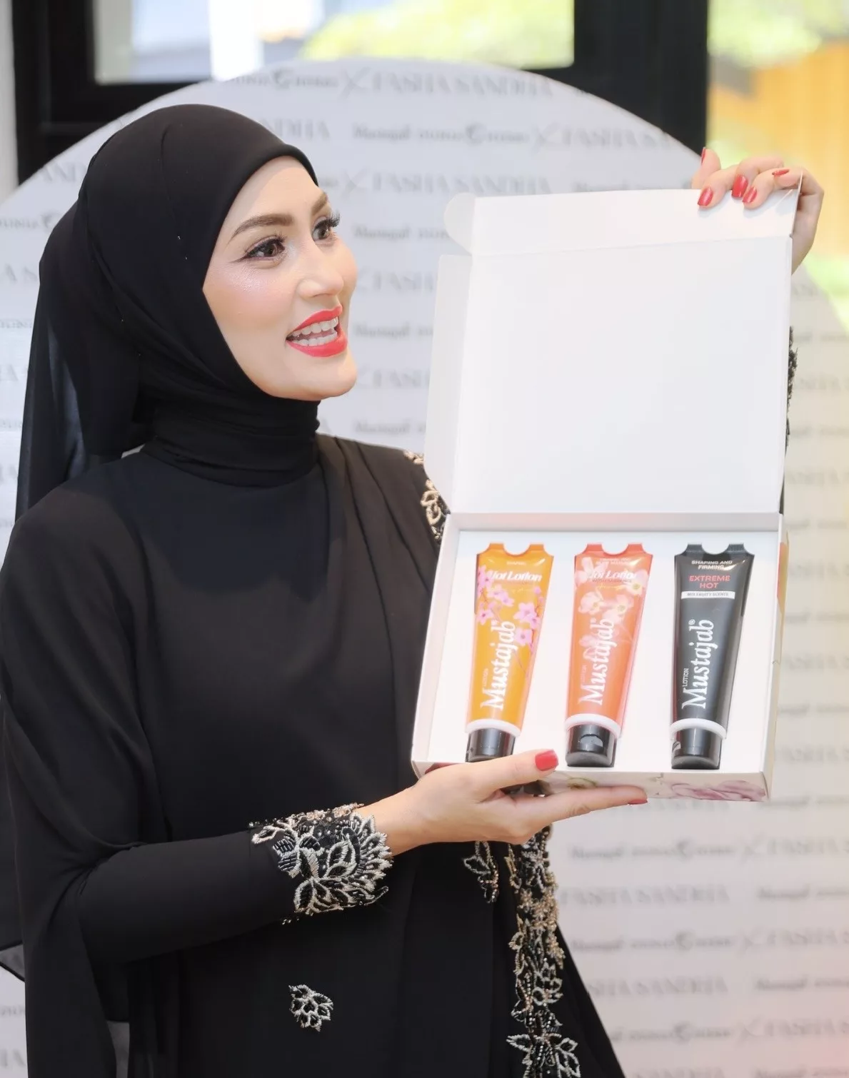 “Dulu Suami Menjauh Apabila Bau Minyak Wangi Yang Terlalu ‘Kuat’, Sekarang Makin Mendekat Sebab…,” – Fasha Sandha