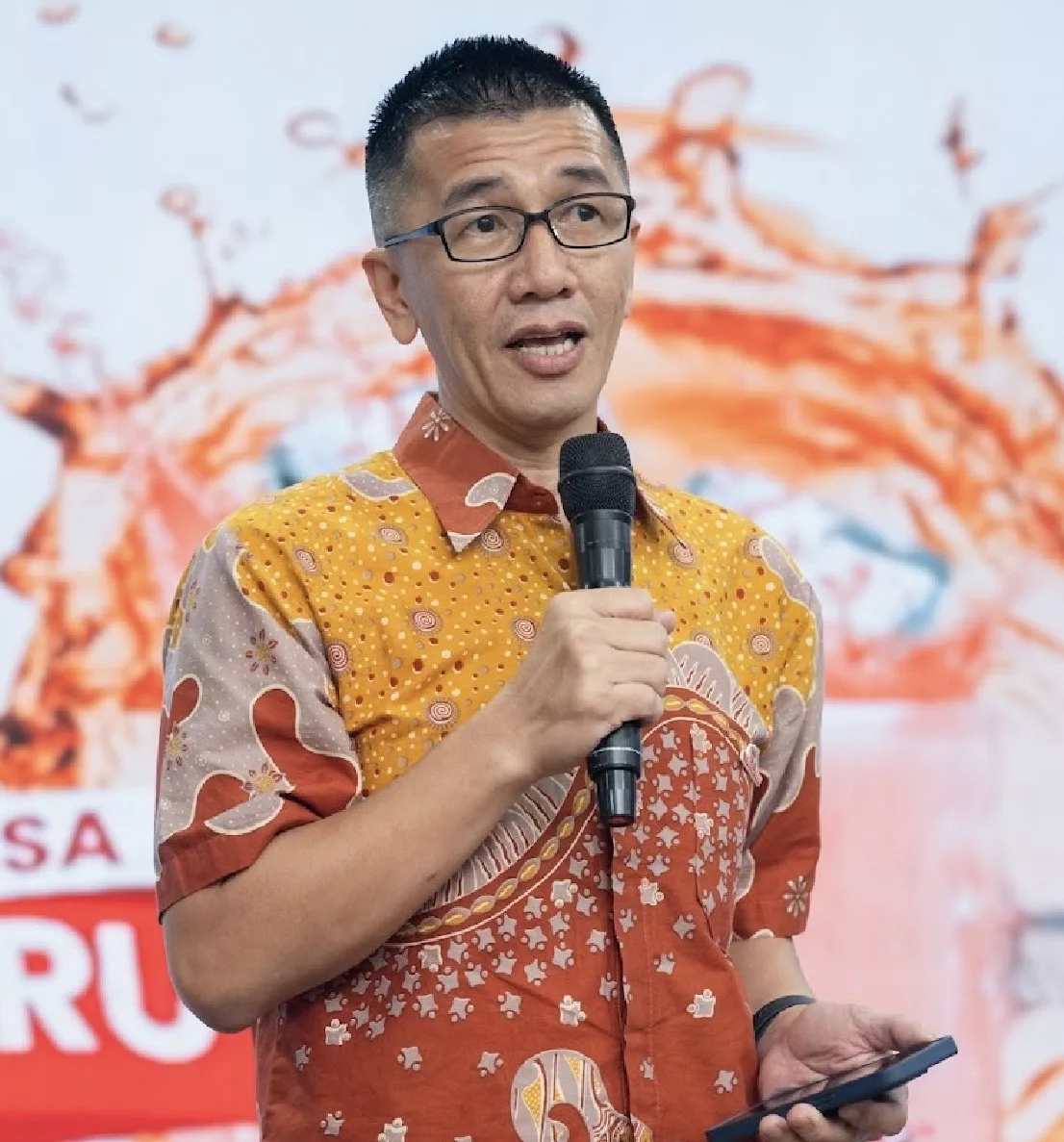 Fahimi Rahmat Pilih Lindungi Privasi Isteri, Elak Penyakit Ain Jadi Antara Sebab Tutup Wajah – “Dia Bukan Individu Yang Terlibat Dalam Seni.”