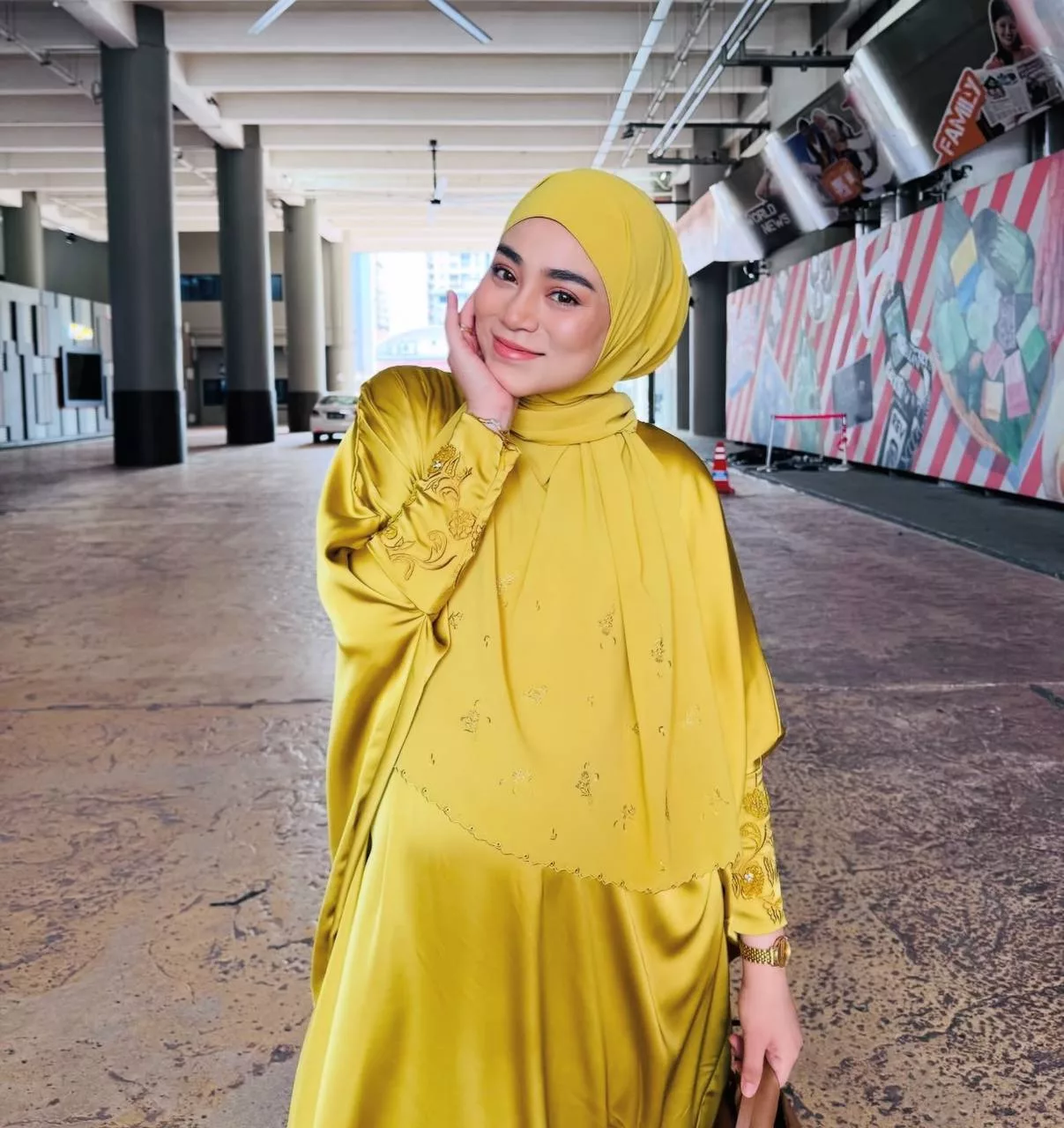 Uyaina Arshad Pernah Diminta Masuk Kelab Malam & Pegang Arak, Cipta Kontroversi Sendiri Untuk Popular! Titip Nasihat Buat Adriana Adnan