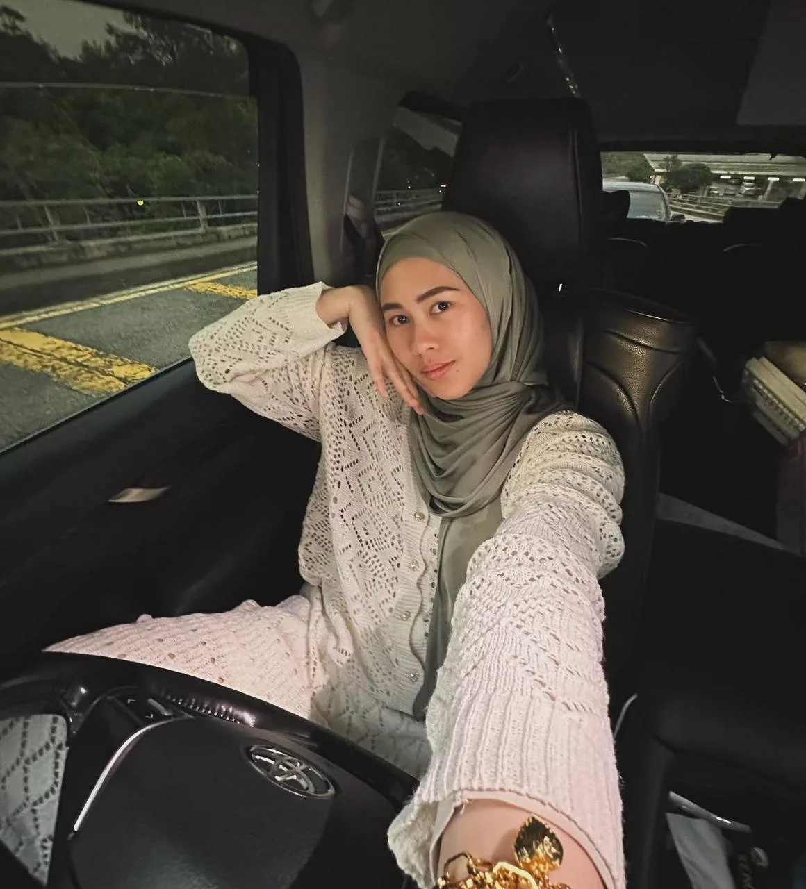 “Baju Masih Dalam Kotak, Pakai Apa Ada,” – Dr. Afifah Mohon Maaf Isu Pakaian Ke Mahkamah, Hanya Fokus Proses Sulh