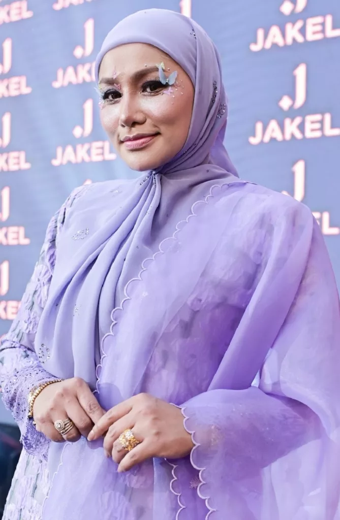 “Bukan Sekadar Pujian, Tapi Doa…,” – Perkongsian Ustazah Asma’ Jadi Dorongan Rohani Elly Mazlein, Ada Minta Buat Tutorial Gaya Tudung Labuh Tutup Dada