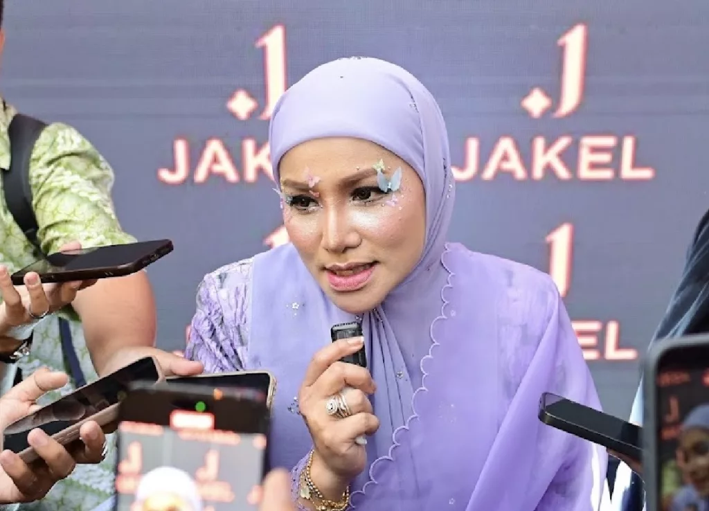 “Bukan Sekadar Pujian, Tapi Doa…,” – Perkongsian Ustazah Asma’ Jadi Dorongan Rohani Elly Mazlein, Ada Minta Buat Tutorial Gaya Tudung Labuh Tutup Dada