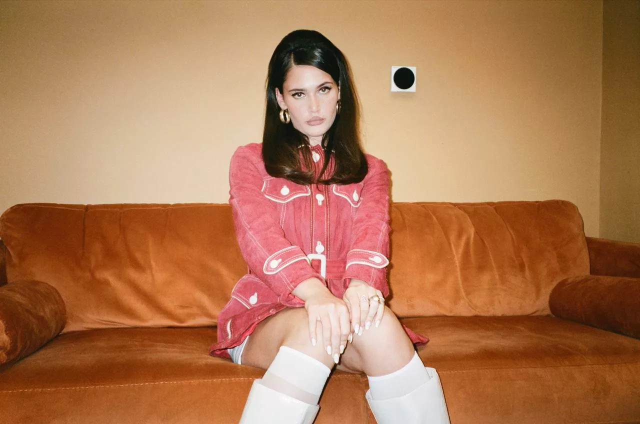 Digelar ‘New Adele’, Sienna Spiro Makin Cipta Fenomena, Lagu Die On This Hill Buat Meroket Tembus Carta Di Malaysia!