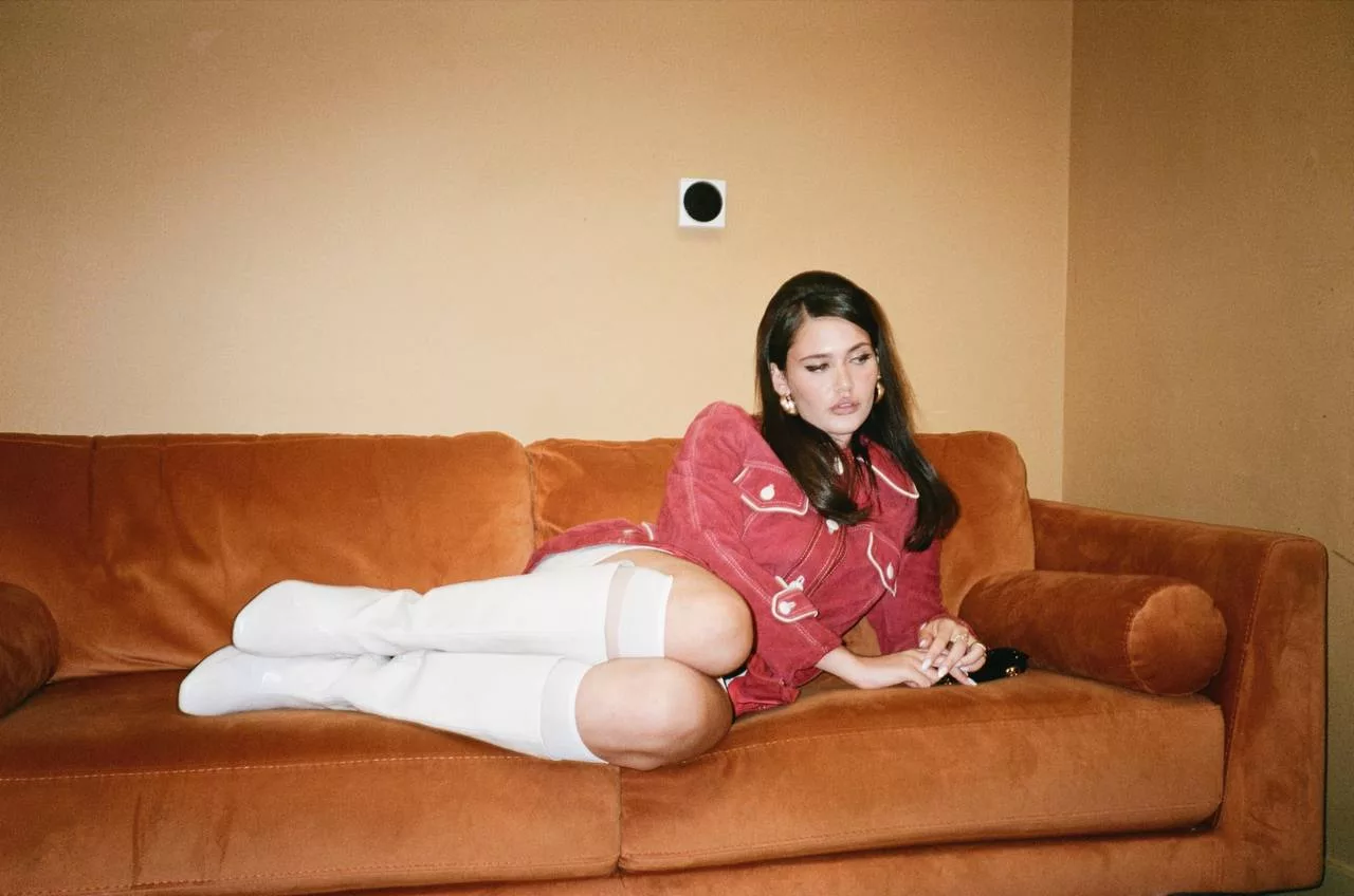 Digelar ‘New Adele’, Sienna Spiro Makin Cipta Fenomena, Lagu Die On This Hill Buat Meroket Tembus Carta Di Malaysia!