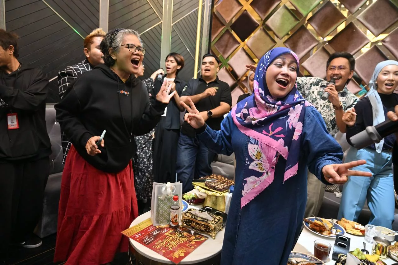 Astro Bawakan Pengalaman Eksklusif: GV12 & Vaganzers Bersatu Suara 24 Astro Bawakan Pengalaman Eksklusif: GV12 & Vaganzers Bersatu Suara