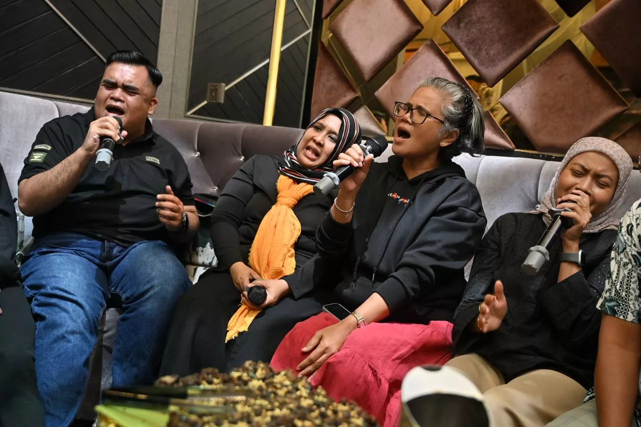 Astro Bawakan Pengalaman Eksklusif: GV12 & Vaganzers Bersatu Suara 19 Astro Bawakan Pengalaman Eksklusif: GV12 & Vaganzers Bersatu Suara