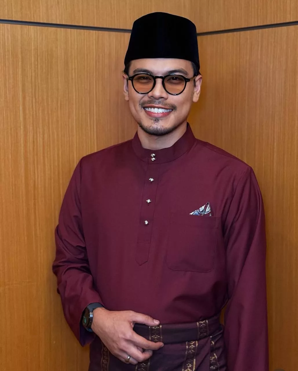 “Saya Tak Suruh Hidup Miskin, Baju Koyak Rabak…,” – Selalu Bagi Gen-Z Nasihat Kewangan Tapi Jadi Duta Baju Raya, Ini Reaksi Mdno