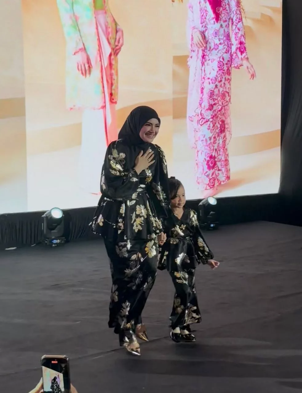 Teka-Teki Terjawab, Fazura Muncul ‘Catwalk’ Bersama Fatima… Sah Rakan Kolaborasi Eksklusif Jakel Raya 2026