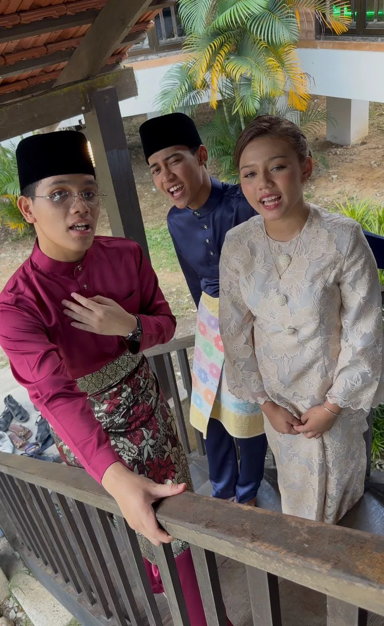 “Ini Rezeki,” – Selepas Talk To My Manager, Hadie, Auddra & Ammar Bergabung Dalam ‘Dentam Dentum Raya’, Auddra Nyanyi Bahagian Rap!