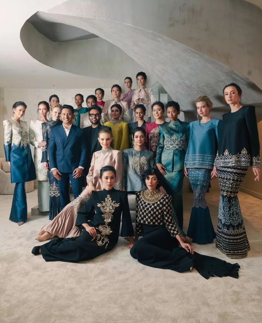 Gemilang 20 Tahun Rizman Ruzaini! Lancar Dua Koleksi, Satu Jiwa… Angkat Warisan & Kemodenan Untuk Raya 2026