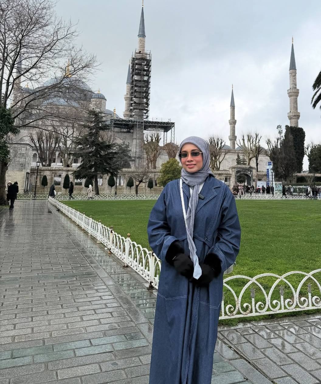 “Yang Tak Suka, Terpulanglah…,”- Amira Othman Tenang Dikecam Soal Fesyen, Pilih Fokus Rezeki & Sokongan Positif