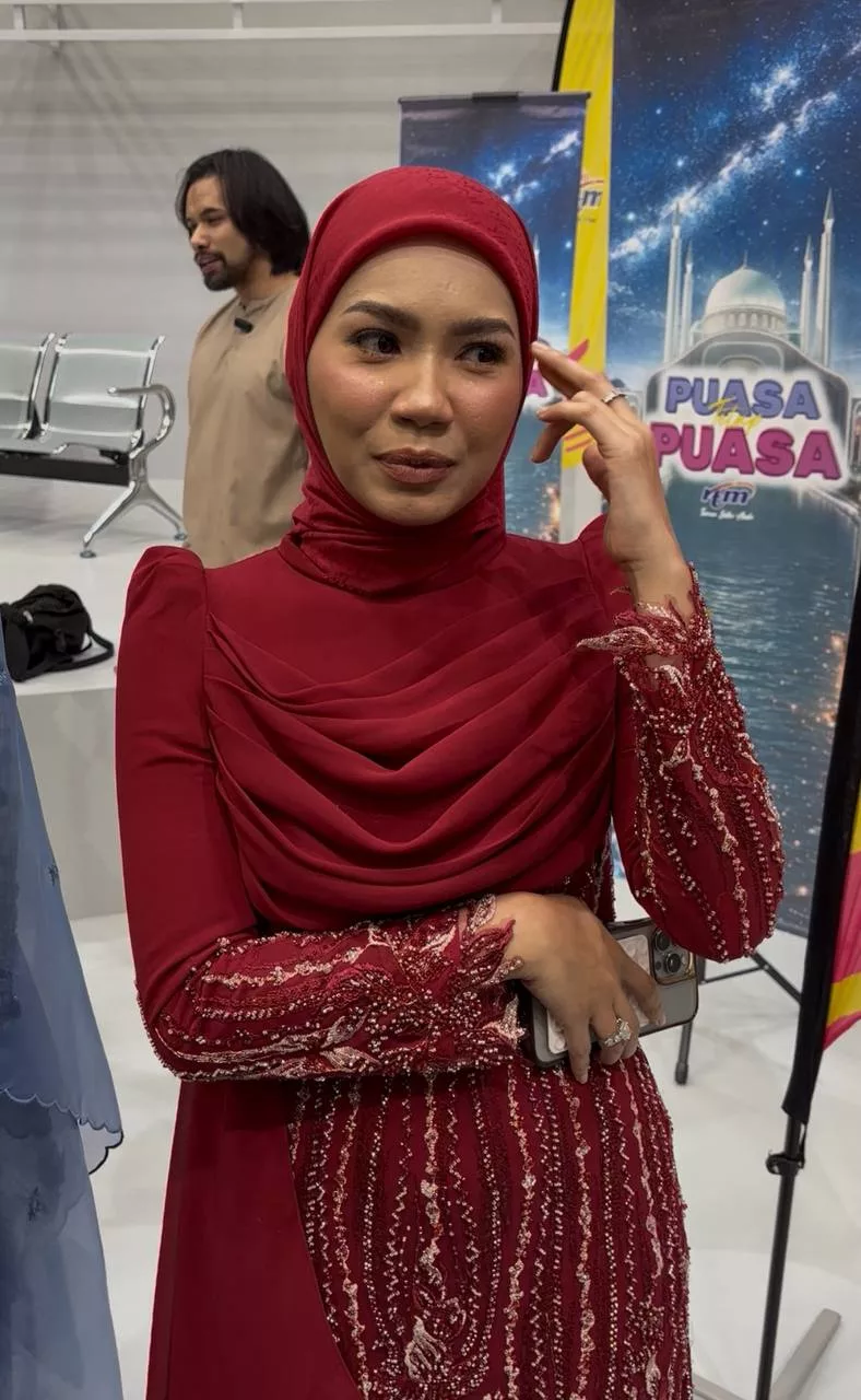 “Tak Nak Fikir Fasal Orang, Takut Jadi Gila…,” – Aprena Menrose Akhirnya Ulas Tidak Berhijab, Bapa Nasihat Jangan Tinggal Solat