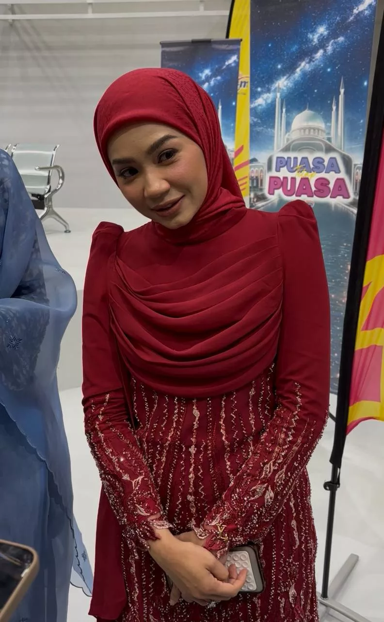 “Tak Nak Fikir Fasal Orang, Takut Jadi Gila…,” – Aprena Menrose Akhirnya Ulas Tidak Berhijab, Bapa Nasihat Jangan Tinggal Solat