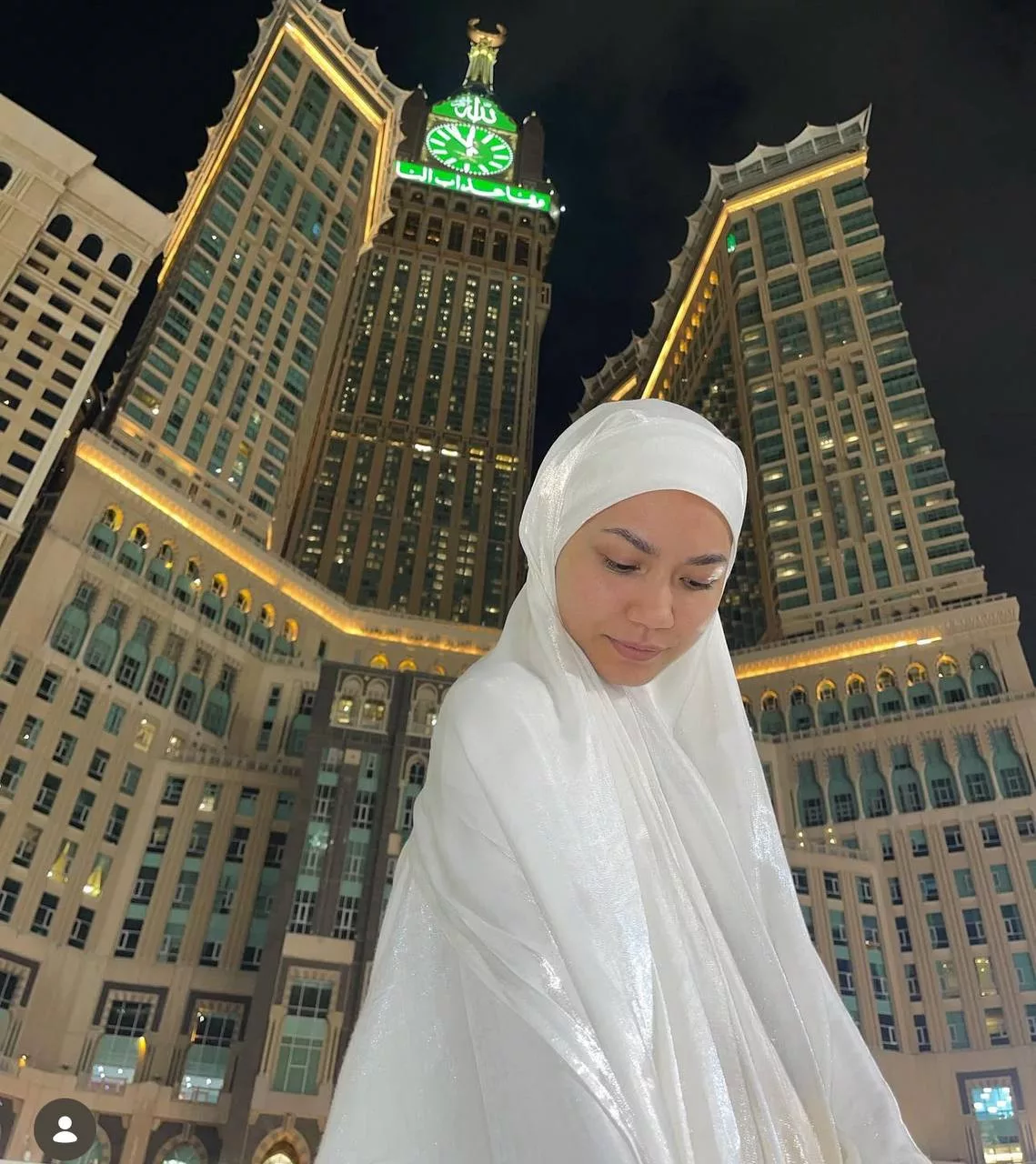 “Namun Bila Pulang Malaysia, Allah Bagi Satu Rasa Yang Lain,” - Jalani Penggambaran Di Tanah Suci, Aprena Manrose Pernah Panjat Doa Kembali Bersama Bekas Suami 5 “Namun Bila Pulang Malaysia, Allah Bagi Satu Rasa Yang Lain,” – Jalani Penggambaran Di Tanah Suci, Aprena Manrose Pernah Panjat Doa Kembali Bersama Bekas Suami