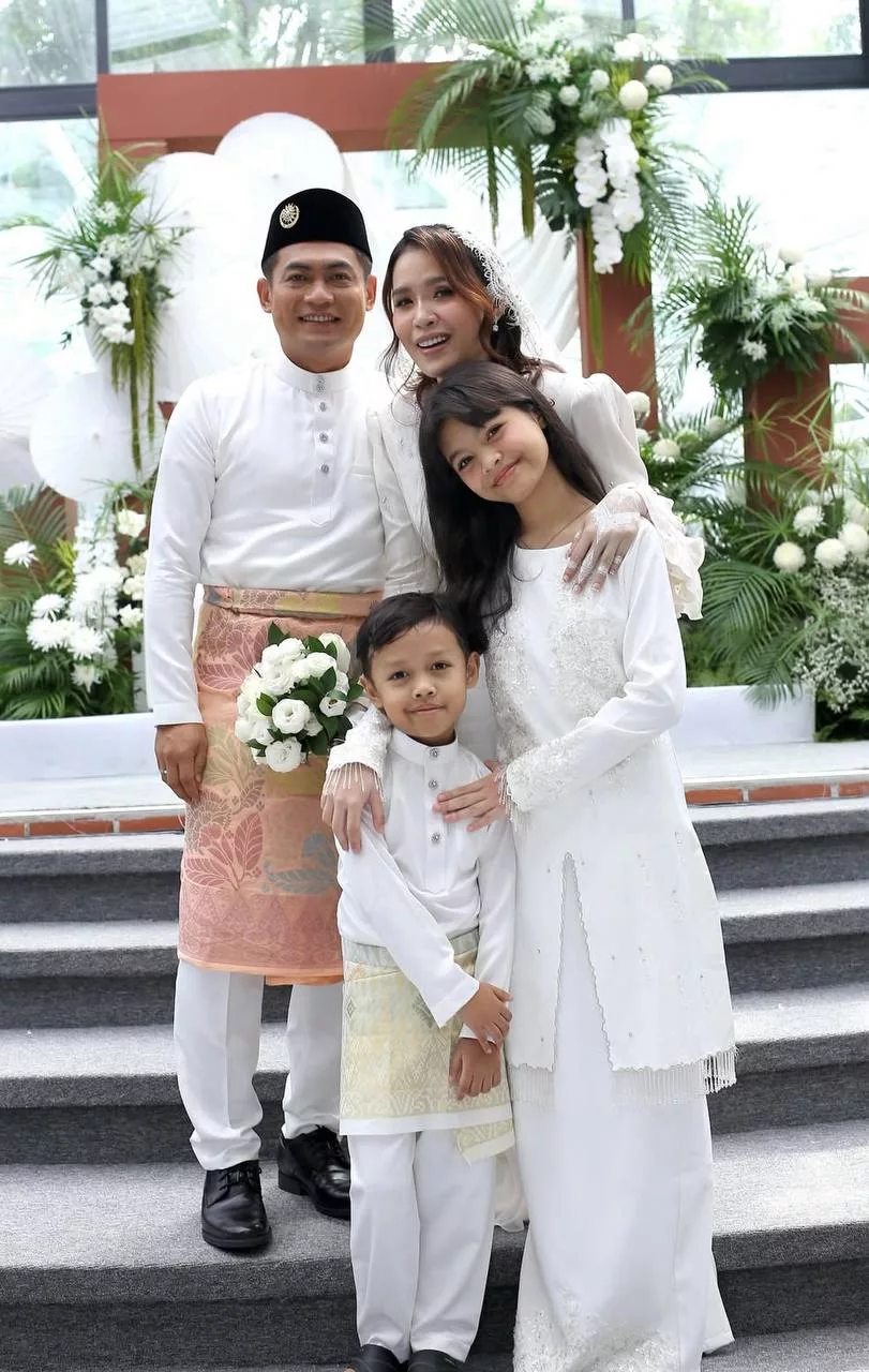 “Jodoh Datang Dalam Waktu Yang Kita Tak Sangka,” - 3 Tahun Bergelar Ibu Tunggal, Puteri Lily Lokman Pilih Azri Musa Sebagai Teman Hidup 5 “Jodoh Datang Dalam Waktu Yang Kita Tak Sangka,” – 3 Tahun Bergelar Ibu Tunggal, Puteri Lily Lokman Pilih Azri Musa Sebagai Teman Hidup