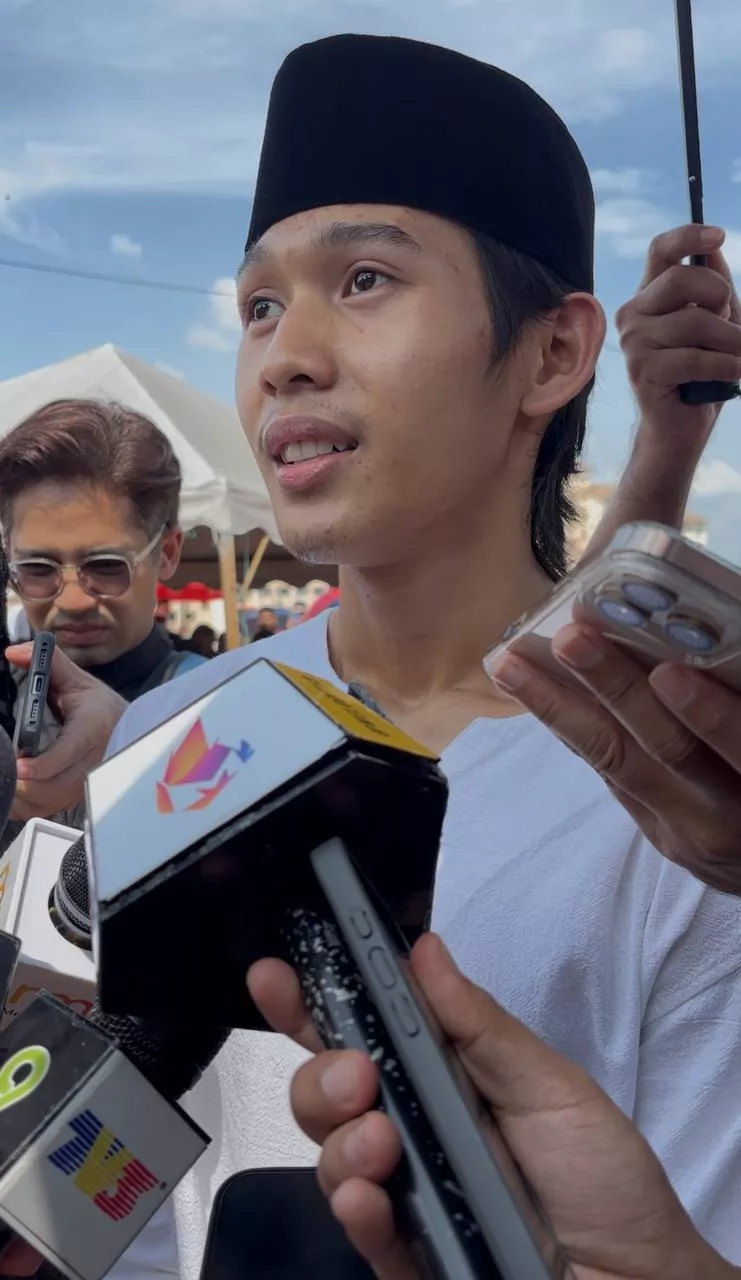 “Dia Mahu Kami Dirawat Bersama, Tapi Takdir Allah…,” – Hasrat Nak Jalani Rawatan Kanser Berdua Tak Kesampaian, Adrian Adam Reda Pemergian Abang Tercinta