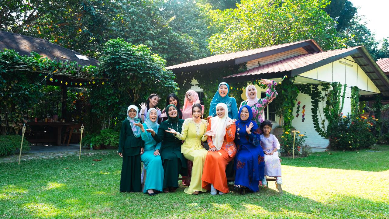 “Saya Sudah Lama Simpan Hasrat Untuk…,” – Tiga Tahun Farahdhiya Tak Rakam Lagu, Meletup Lancar ‘Eh Ah! Raya’ & Tampilkan ‘Lina Kepom’ Dalam MV