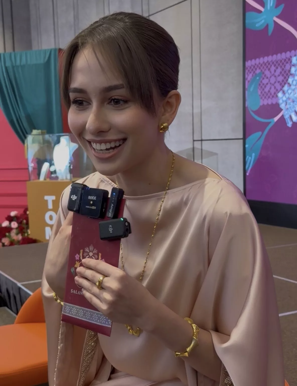 “Privasi Tapi Bukan Rahsia,” – Bercuti Ke Amerika Syarikat Dengan Si Dia? Anna Jobling Perjelas Gosip Cinta & Tegaskan Soal Peribadi