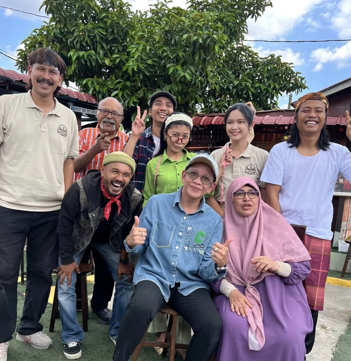 “Pesan Terakhir Arwah Mak,” – Saham Akhirat… Roslan Shah Tetap Setia Ikhlas Jaga Bapa Tiri Walau Karier Seni Memuncak