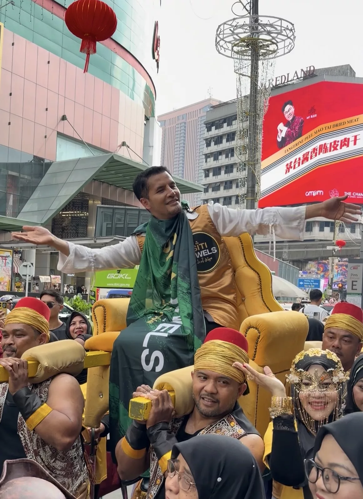 Rahsia Aliff Syukri Murah Rezeki, Muliakan Keluarga & Isteri! – “Pernah Belikan Barang Kemas Untuk Shahida Lebih RM100,000 Walaupun…”