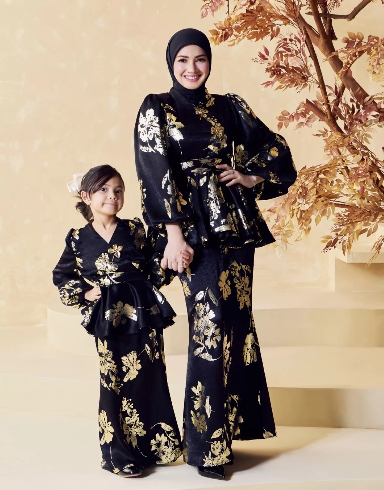 “Versi Yang Ada Kenangan Kami Berdua,” - Sentuhan Paling Peribadi Fazura, Duet Lagu Istimewa Bersama Fatima 7 “Versi Yang Ada Kenangan Kami Berdua,” – Sentuhan Paling Peribadi Fazura, Duet Lagu Istimewa Bersama Fatima