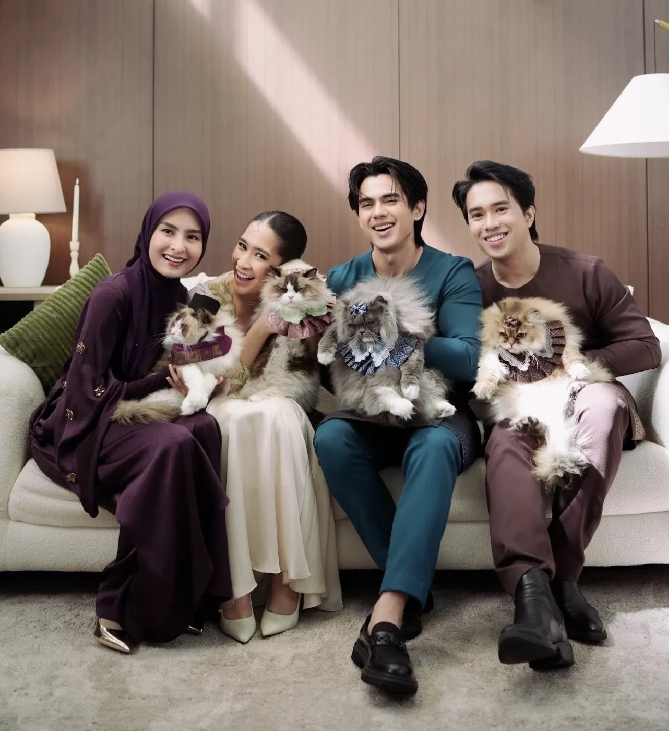 Revolusi Baju Raya Si Bulus! Amri Aziz & Zarol Zarif Perkenal Bib Raya Kucing Pertama Di Malaysia, Lantik Ara Johari & Wany Hasrita Sebagai ‘Muse’ 8 Revolusi Baju Raya Si Bulus! Amri Aziz & Zarol Zarif Perkenal Bib Raya Kucing Pertama Di Malaysia, Lantik Ara Johari & Wany Hasrita Sebagai ‘Muse’